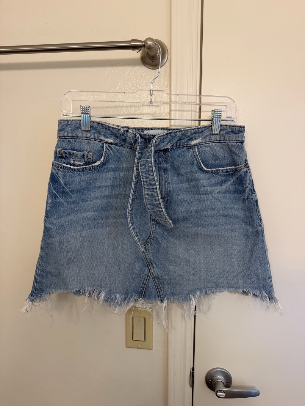 Paige Light Blue Distressed Denim Tie-Waist Mini Skirt Raw Hem Size 28